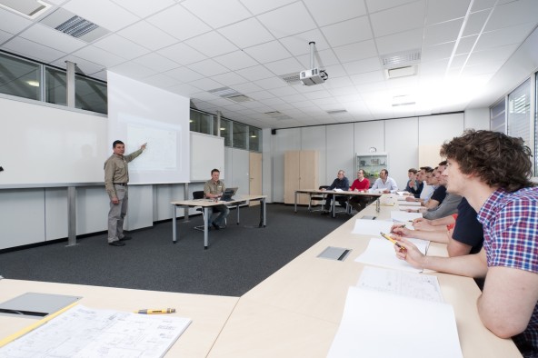 liebherr-training-classroom-team