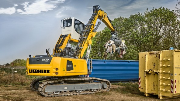 liebherr-material-handling-machine-lh30c