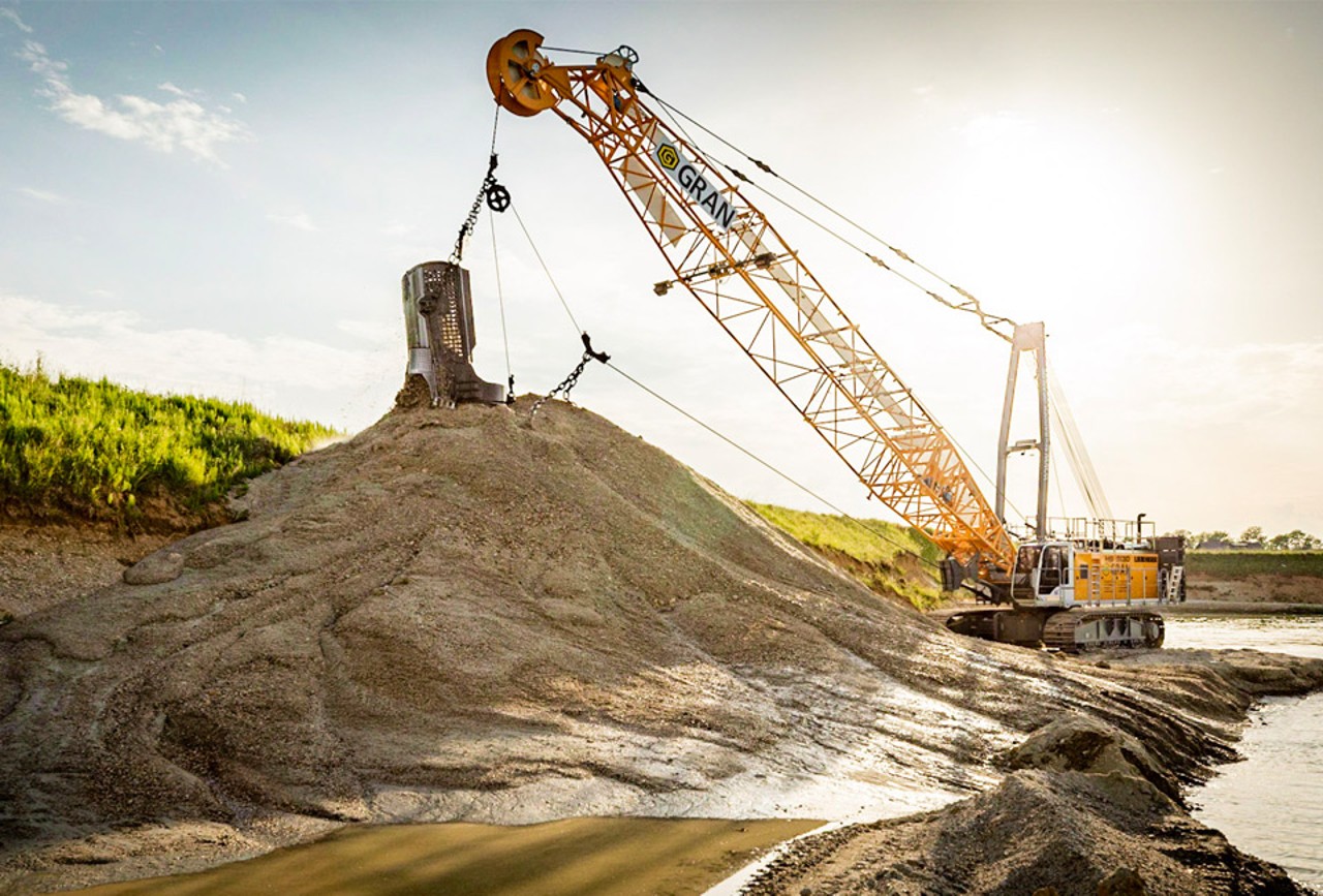 liebherr-duty-cycle-crawler-crane-8130-dragline-operation-4-schleppschaufel