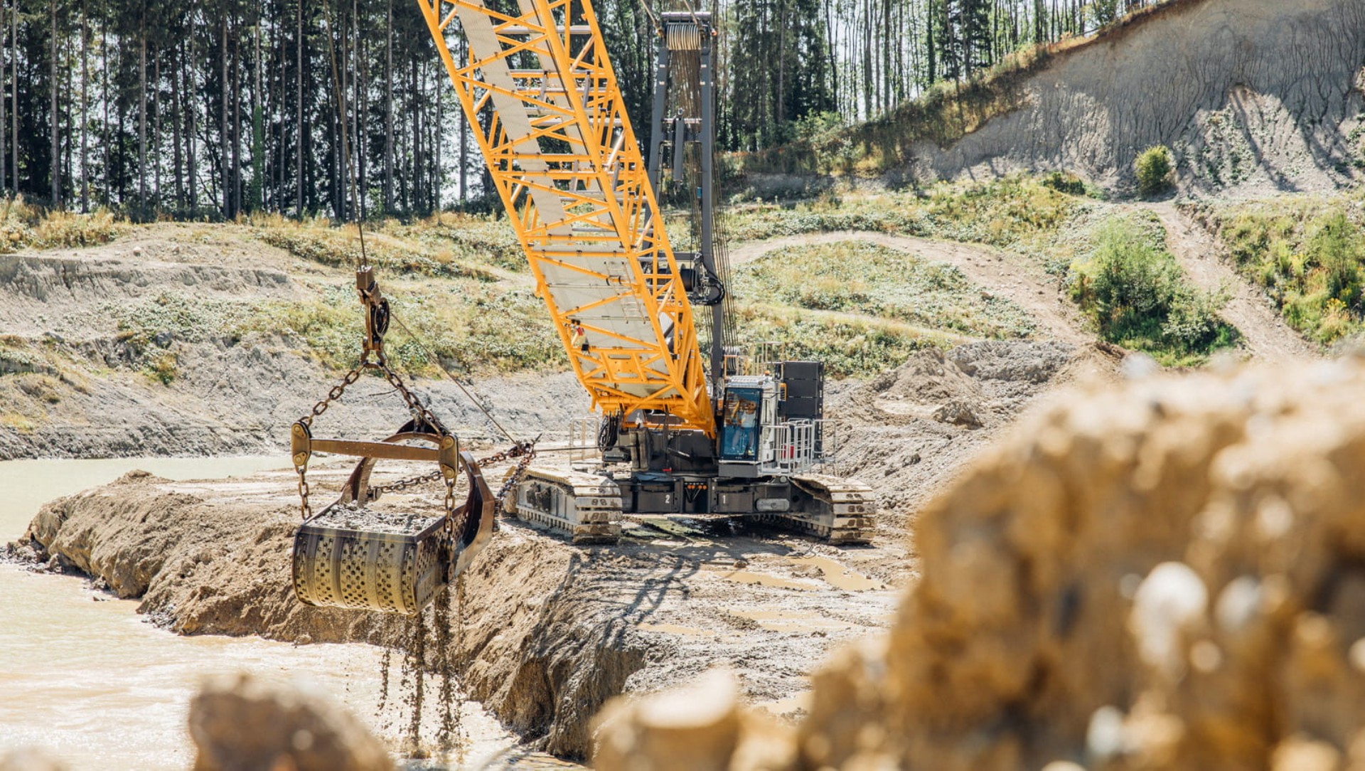 liebherr-HS-8200-HD-dragline-excavator-pic2