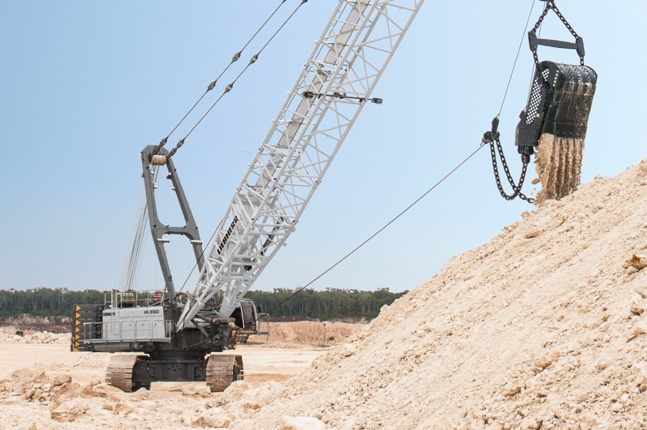 liebherr-HS-8300-HD-dragline-excavator-limestone-excavation