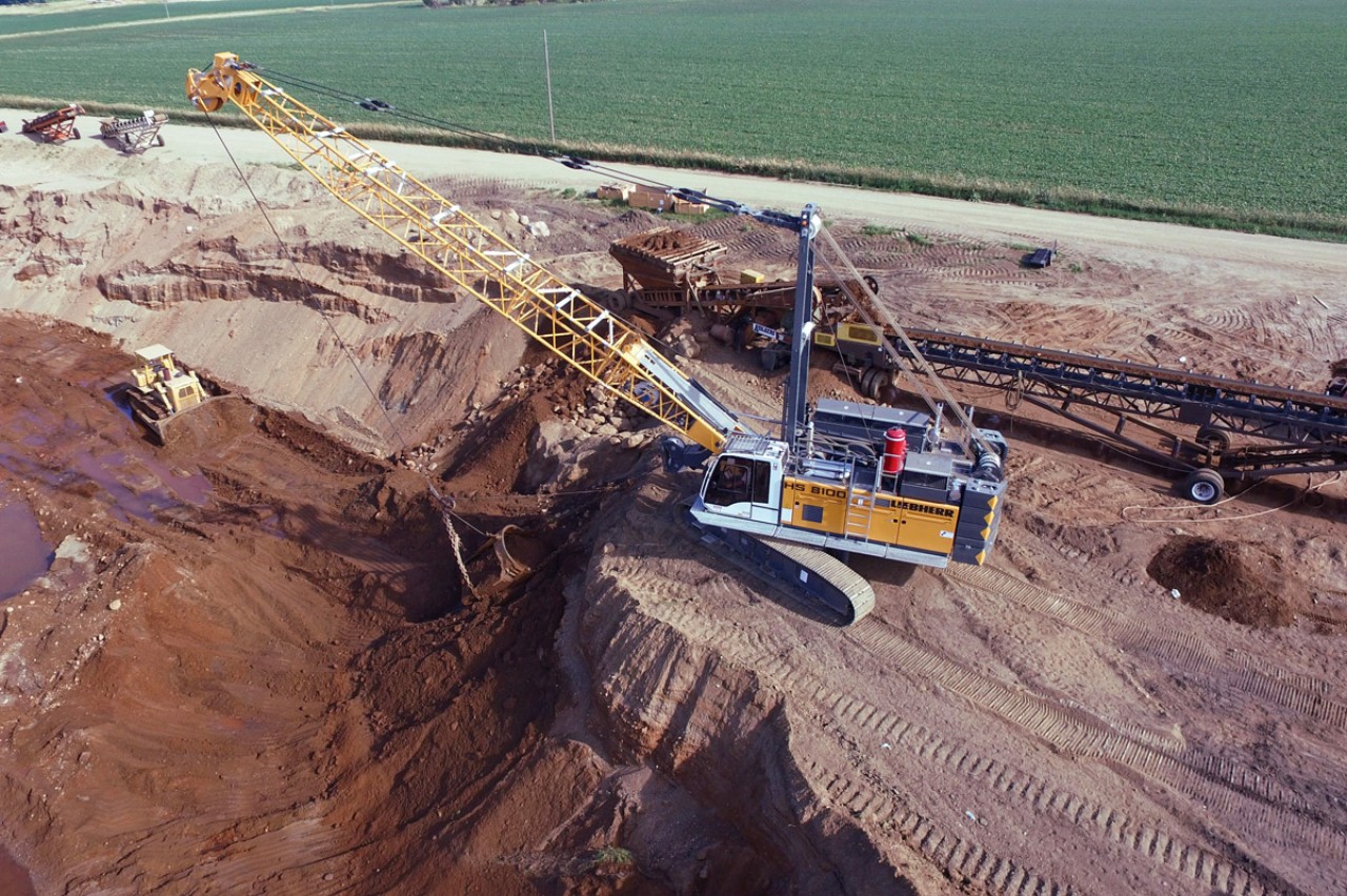 liebherr-HS-100-HD-mining-dragline-sand-extraction-usa