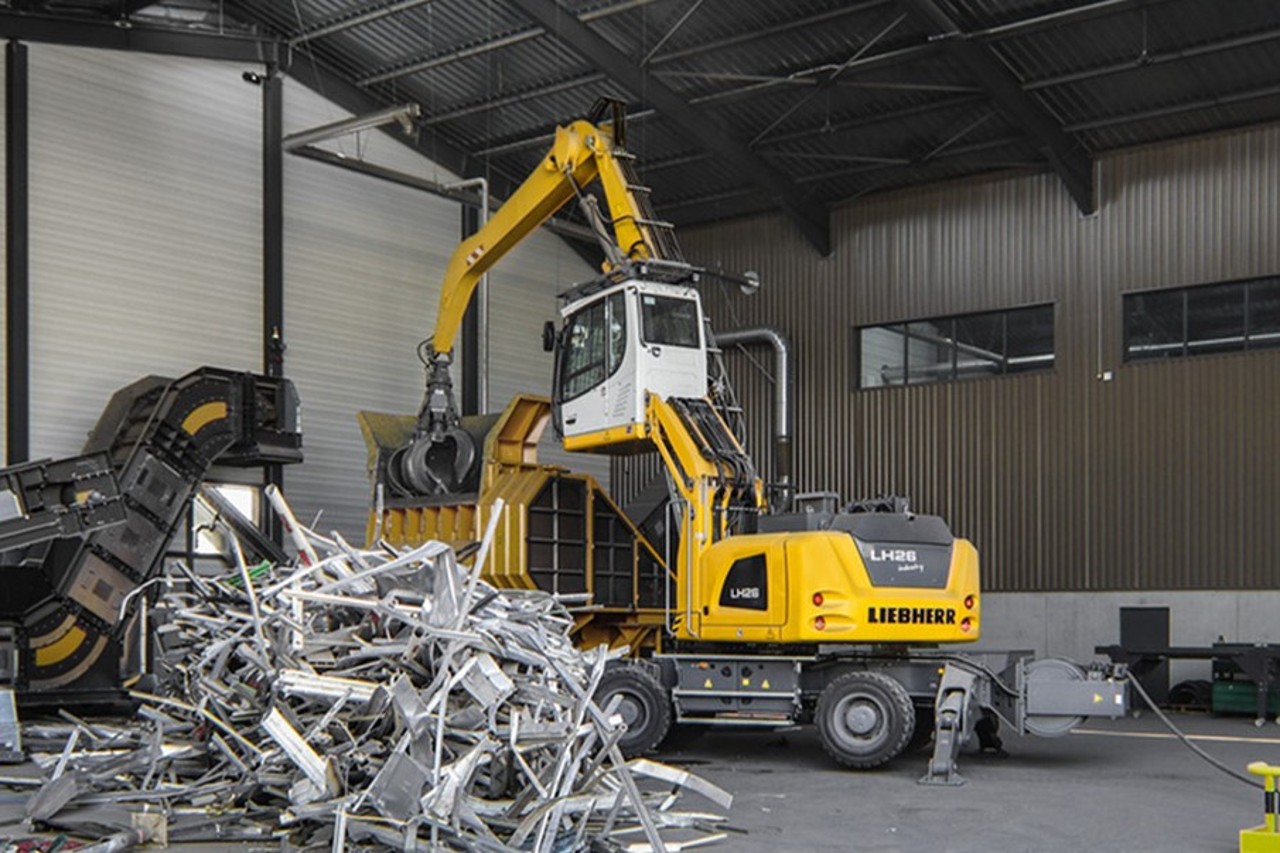 Steel-strength power in scrap handling - Liebherr