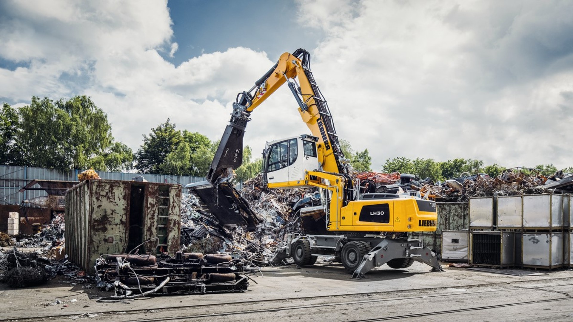 liebherr-scraphandling-lh30