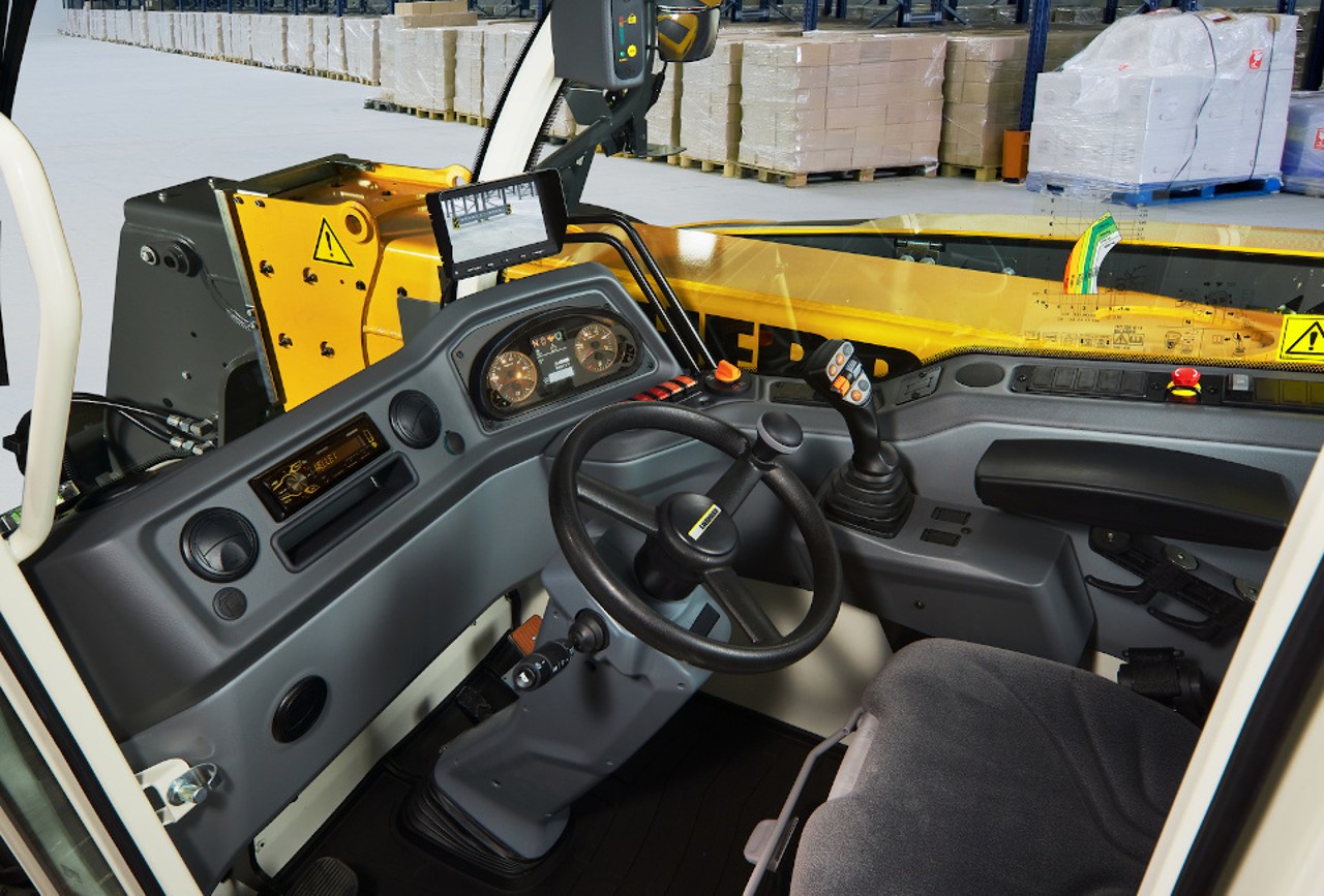 liebherr-telescopic-handler-cab-driver-1 2