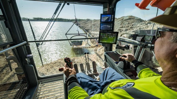 Liebherr HS-8300.2 operator