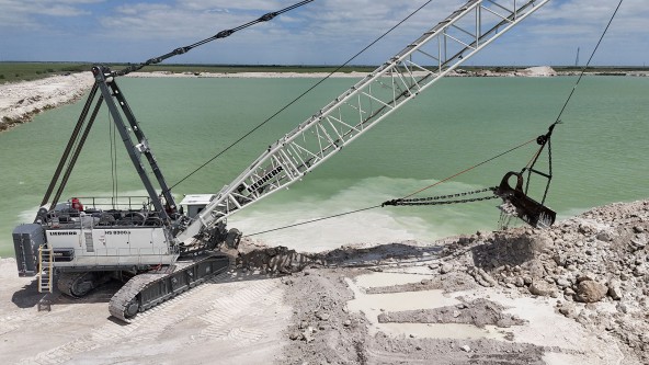 Wide view of Liebherr HS 8300.2 dragline Wide view of Liebherr HS 8300.2 dragline