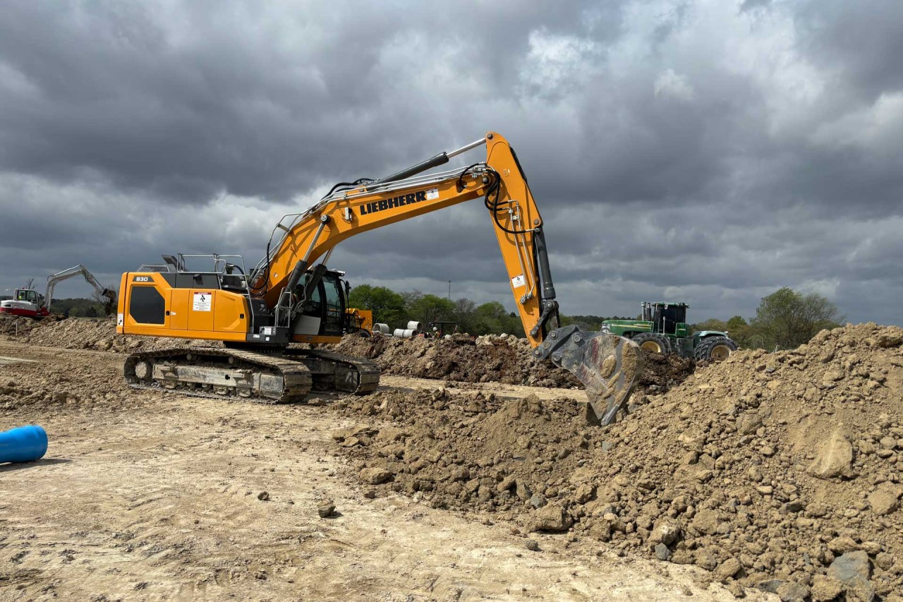 Liebherr USA R930 crawler excavator earthmoving application in Tupelo, MS