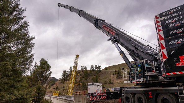Liebherr mobile cranes support bridge demolition work in Yellowstone, delivering precise lifting performance in challenging mountainous terrain. Liebherr mobile cranes support bridge demolition work in Yellowstone, delivering precise lifting performance in challenging mountainous terrain.