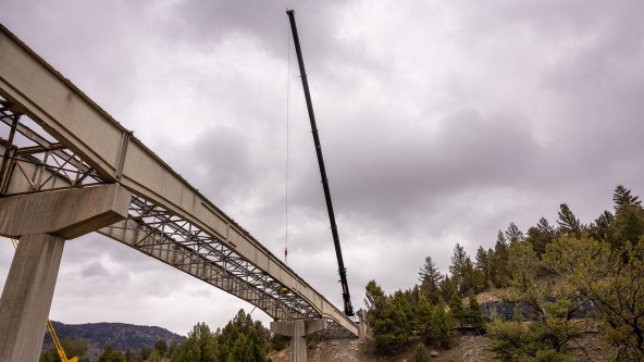 A Liebherr mobile crane performs precise lifting during bridge demolition in Yellowstone, operating in steep terrain with complex access conditions. A Liebherr mobile crane performs precise lifting during bridge demolition in Yellowstone, operating in steep terrain with complex access conditions.