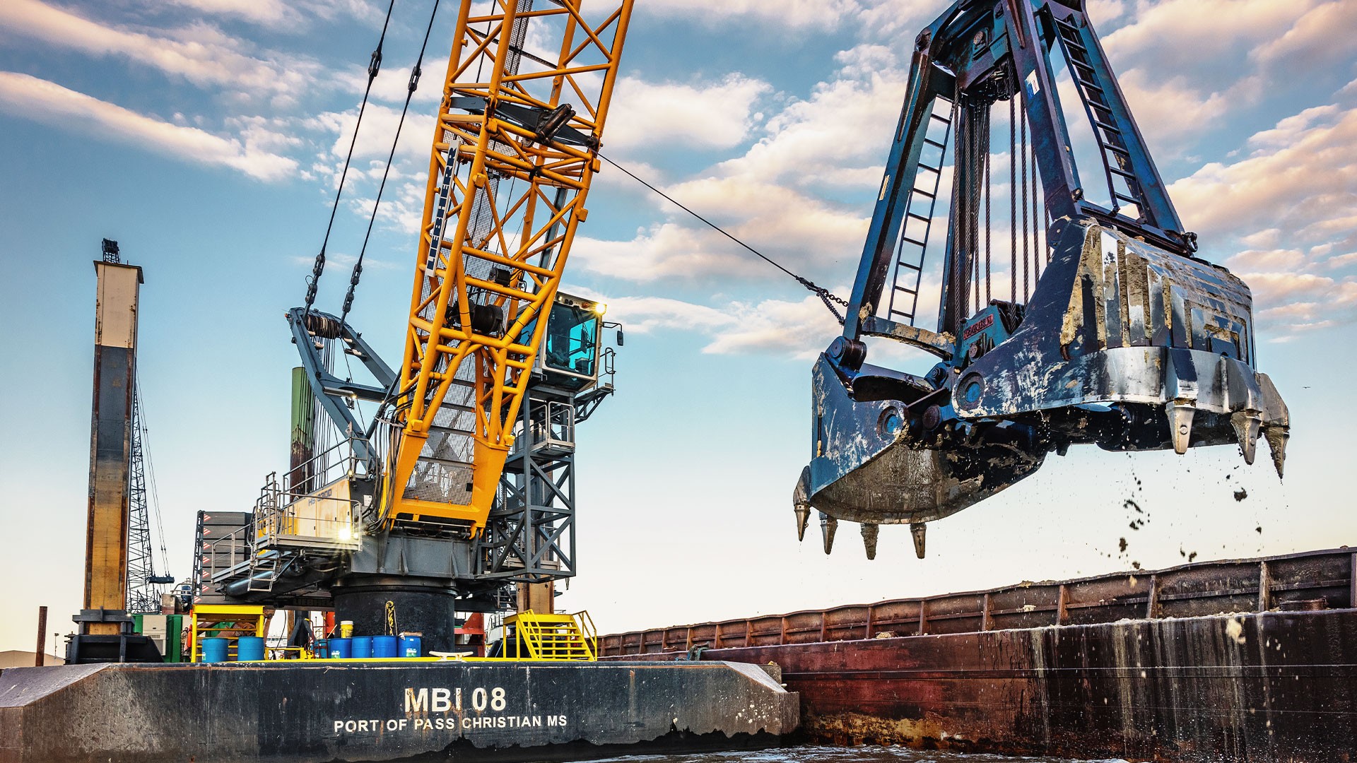 Dutra and Matthew Brothers Liebherr HS8300