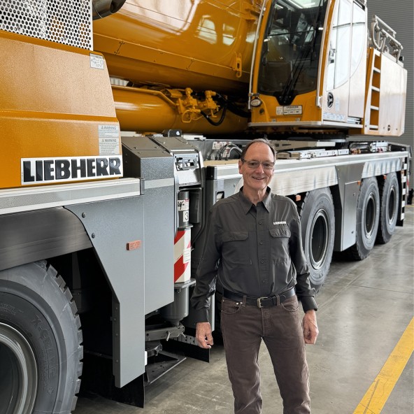 Image of Alan Hemingway, Technical Trainer for Liebherr USA, Co. Mobile and Crawler Cranes.