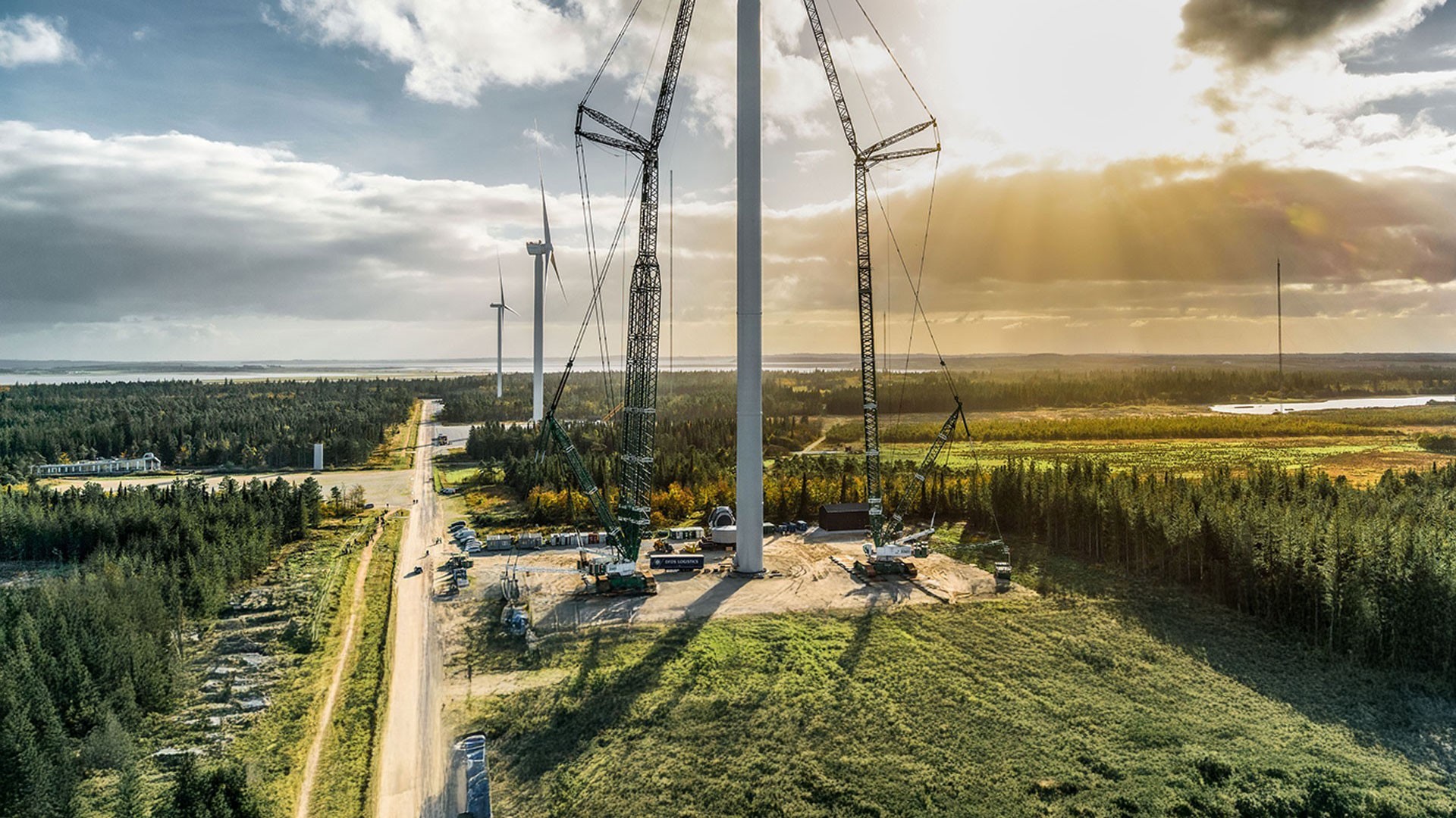 mobile and crawler cranes stage image